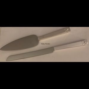 Vera Wang Love Knots cake and trowel set